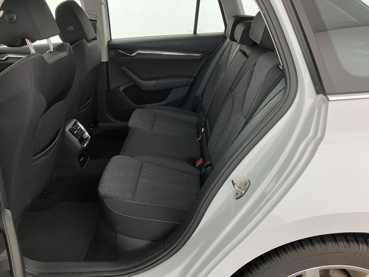 Skoda Octavia Combi 2.0 TDI Style | Bild 20 von 26