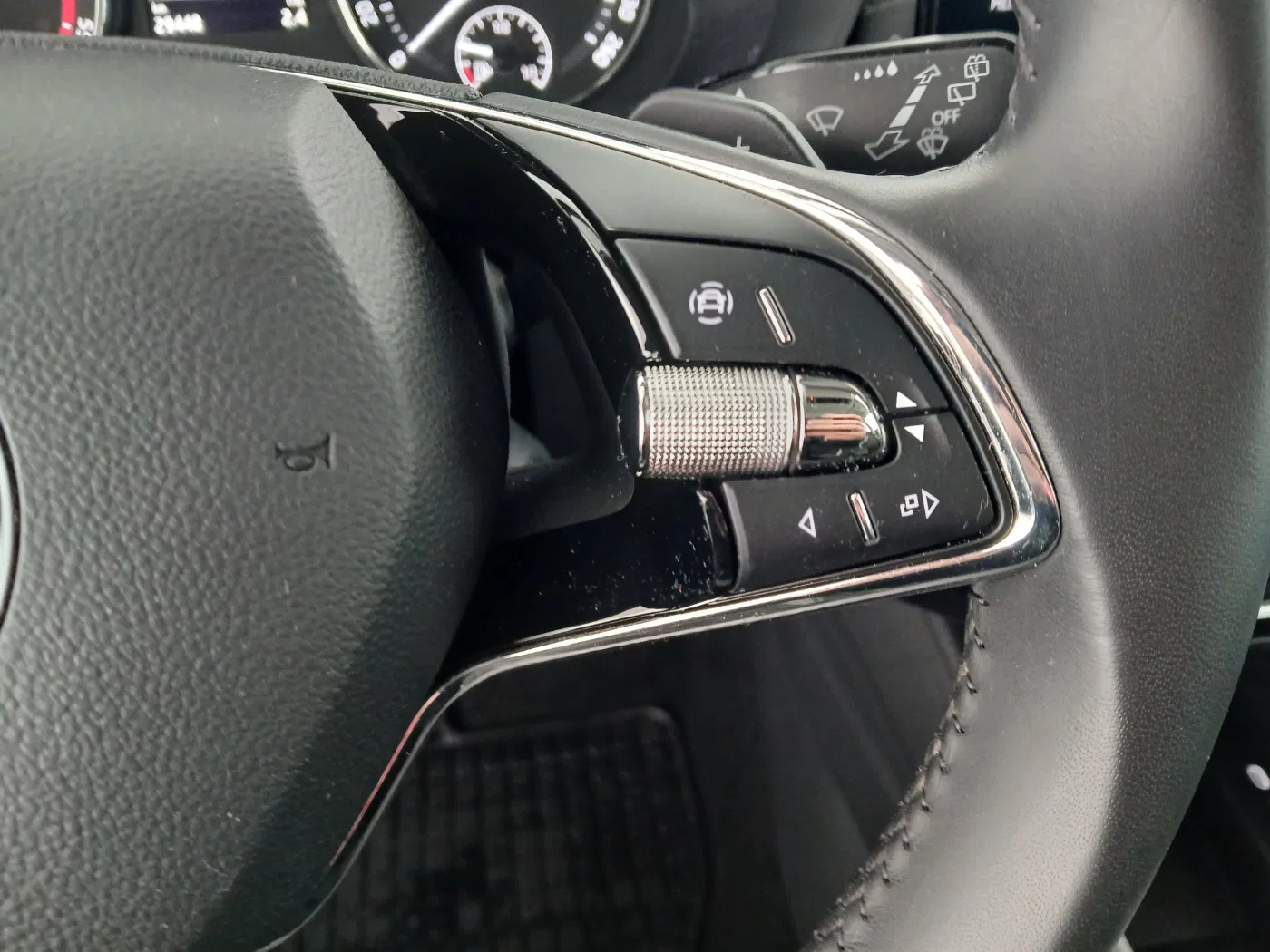 Skoda Octavia Combi 2.0 TDI Ambition | Bild 18 von 29