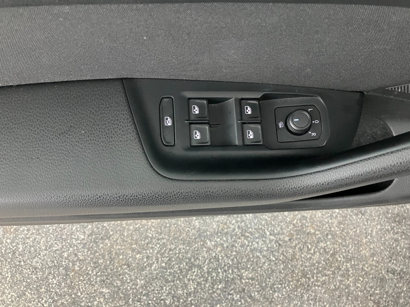 VW Passat Variant 2.0 TDI 4Motion BMT Business | Bild 11 von 27