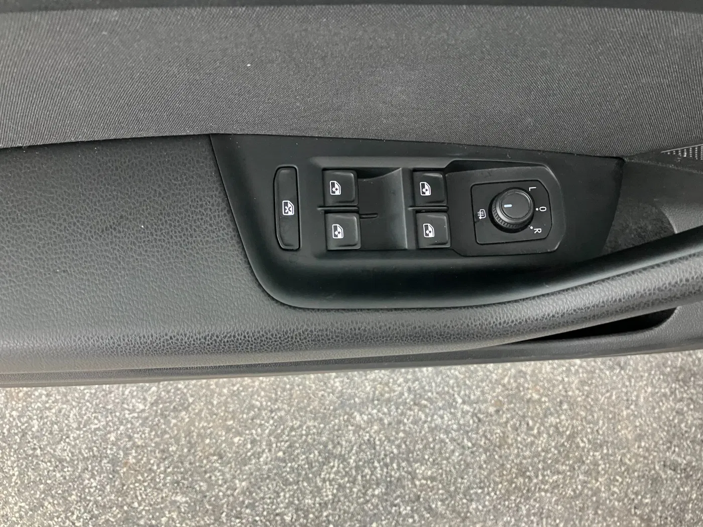 VW Passat Variant 2.0 TDI 4Motion BMT Business | Bild 11 von 27