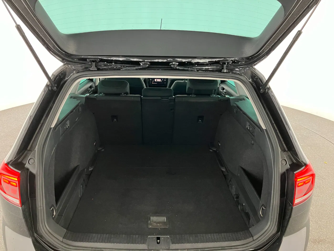 VW Passat Variant 2.0 TDI 4Motion BMT Business | Bild 26 von 27