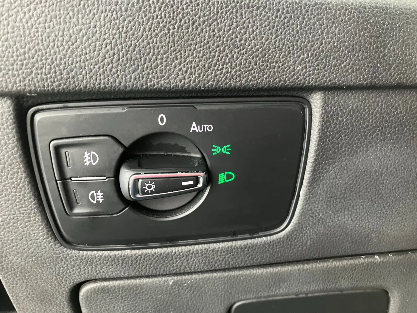 VW Passat Variant 2.0 TDI 4Motion BMT Business | Bild 13 von 27