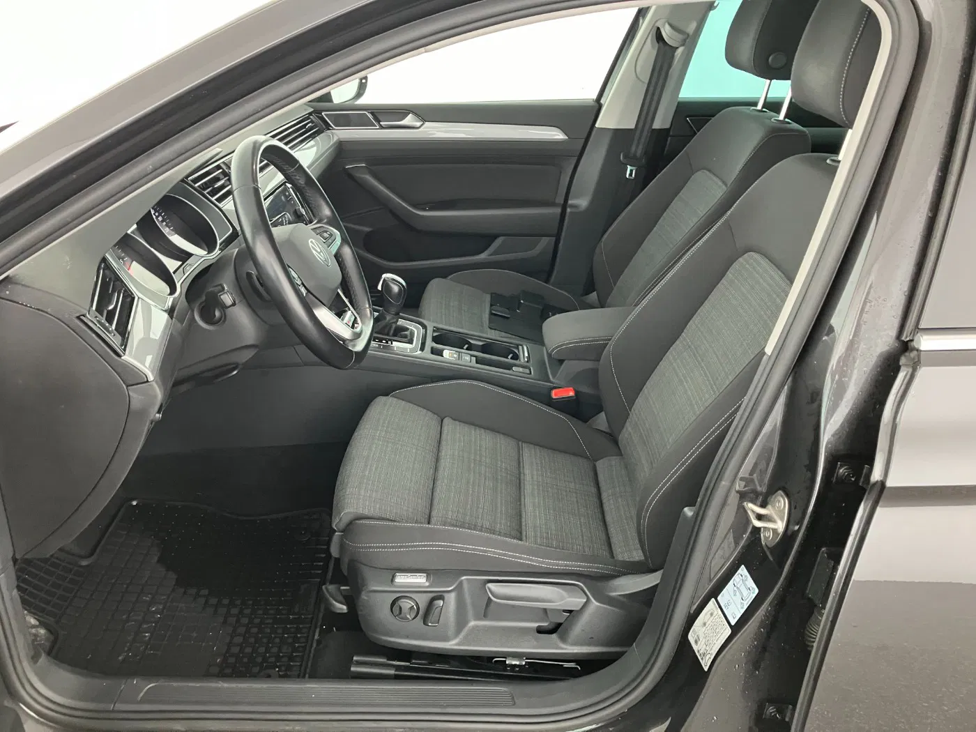 VW Passat Variant 2.0 TDI 4Motion BMT Business | Bild 14 von 27