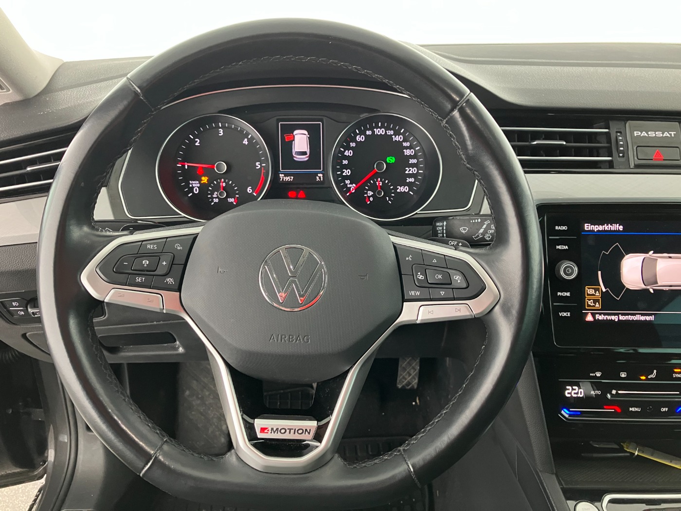 VW Passat Variant 2.0 TDI 4Motion BMT Business | Bild 16 von 27