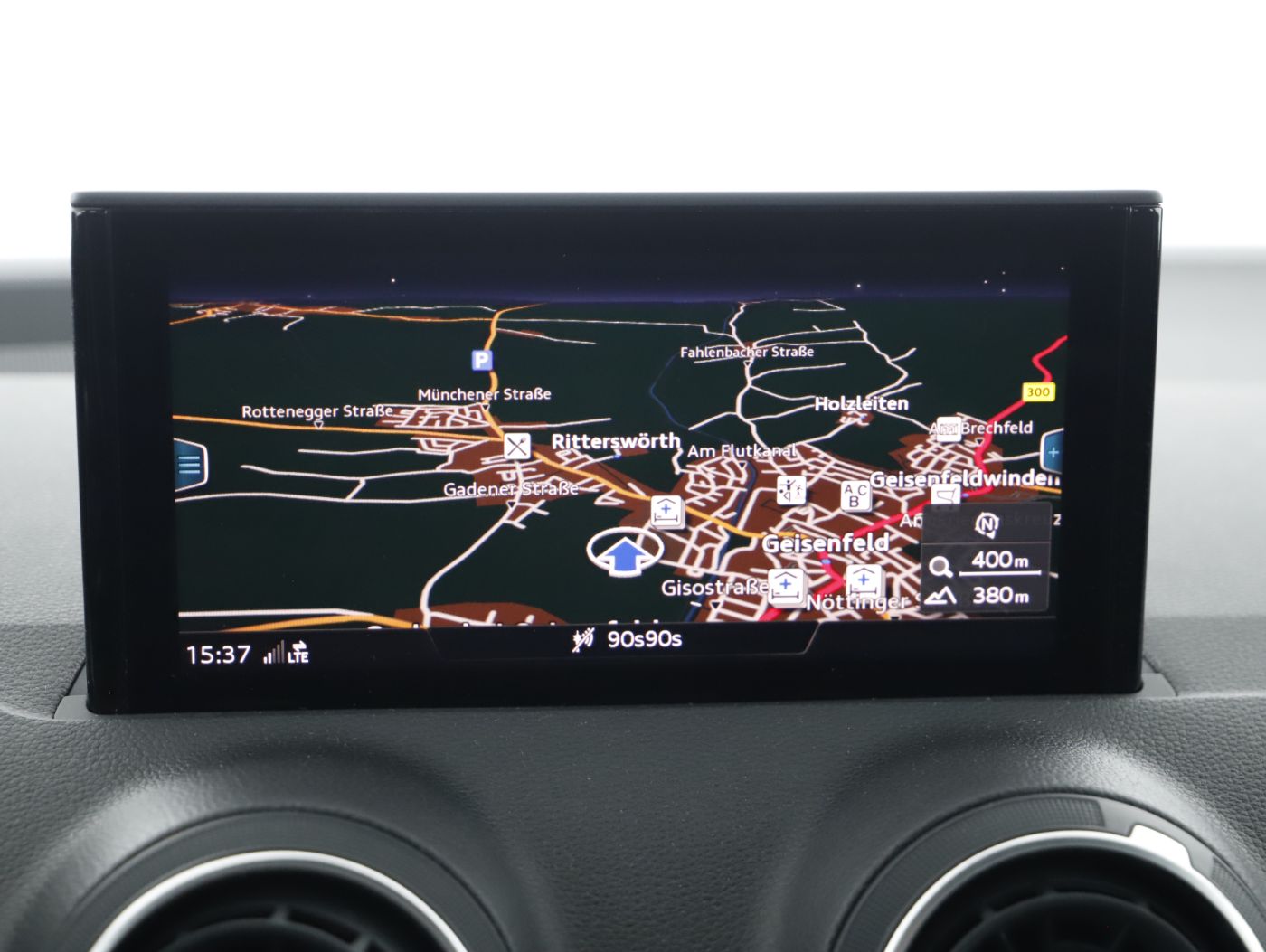 Audi Q2 30 TFSI DSG | Bild 21 von 28