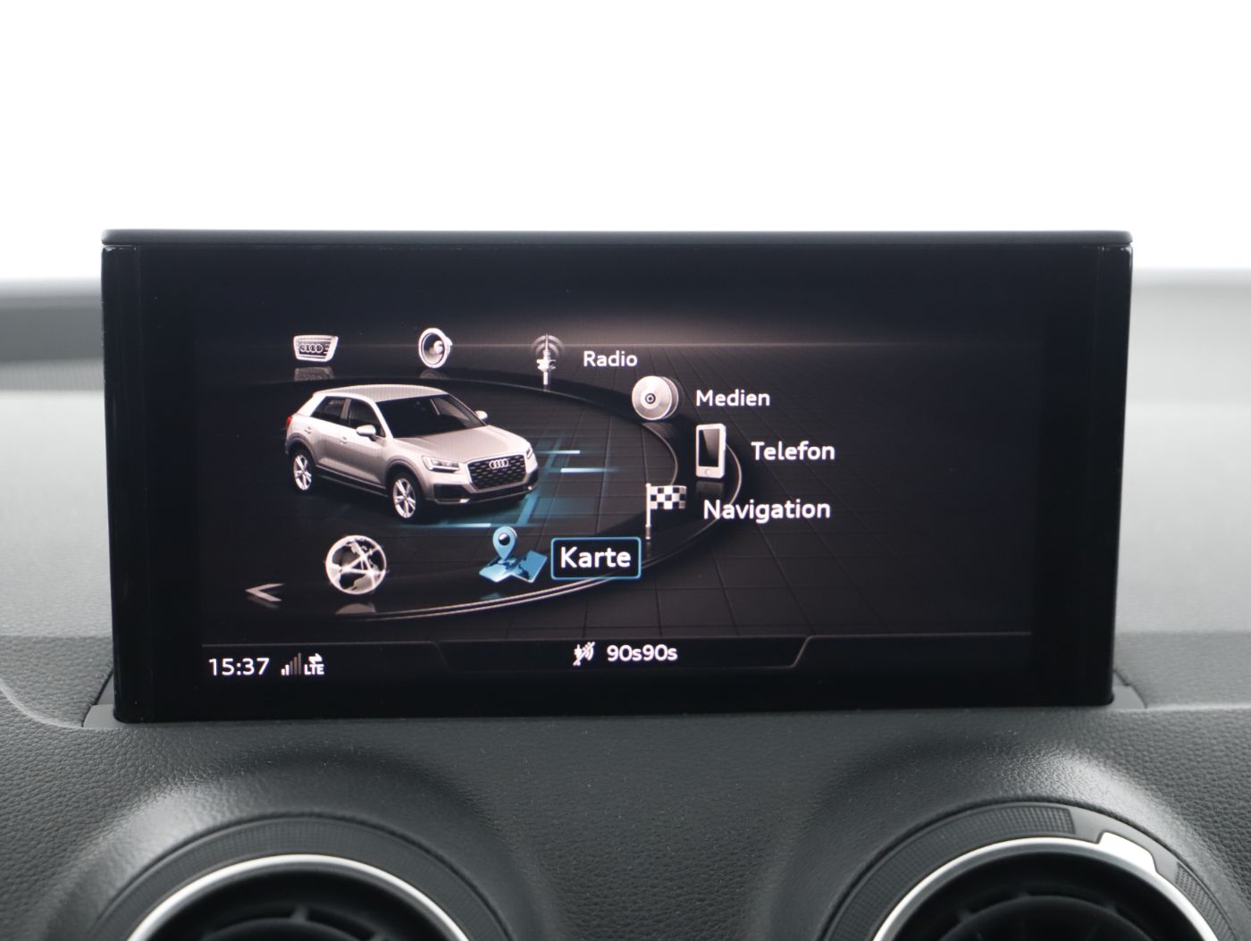 Audi Q2 30 TFSI DSG | Bild 22 von 28