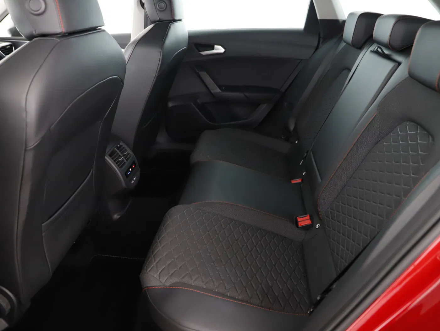 Seat Leon Sportstourer 1.5 eTSI FR | Bild 10 von 27