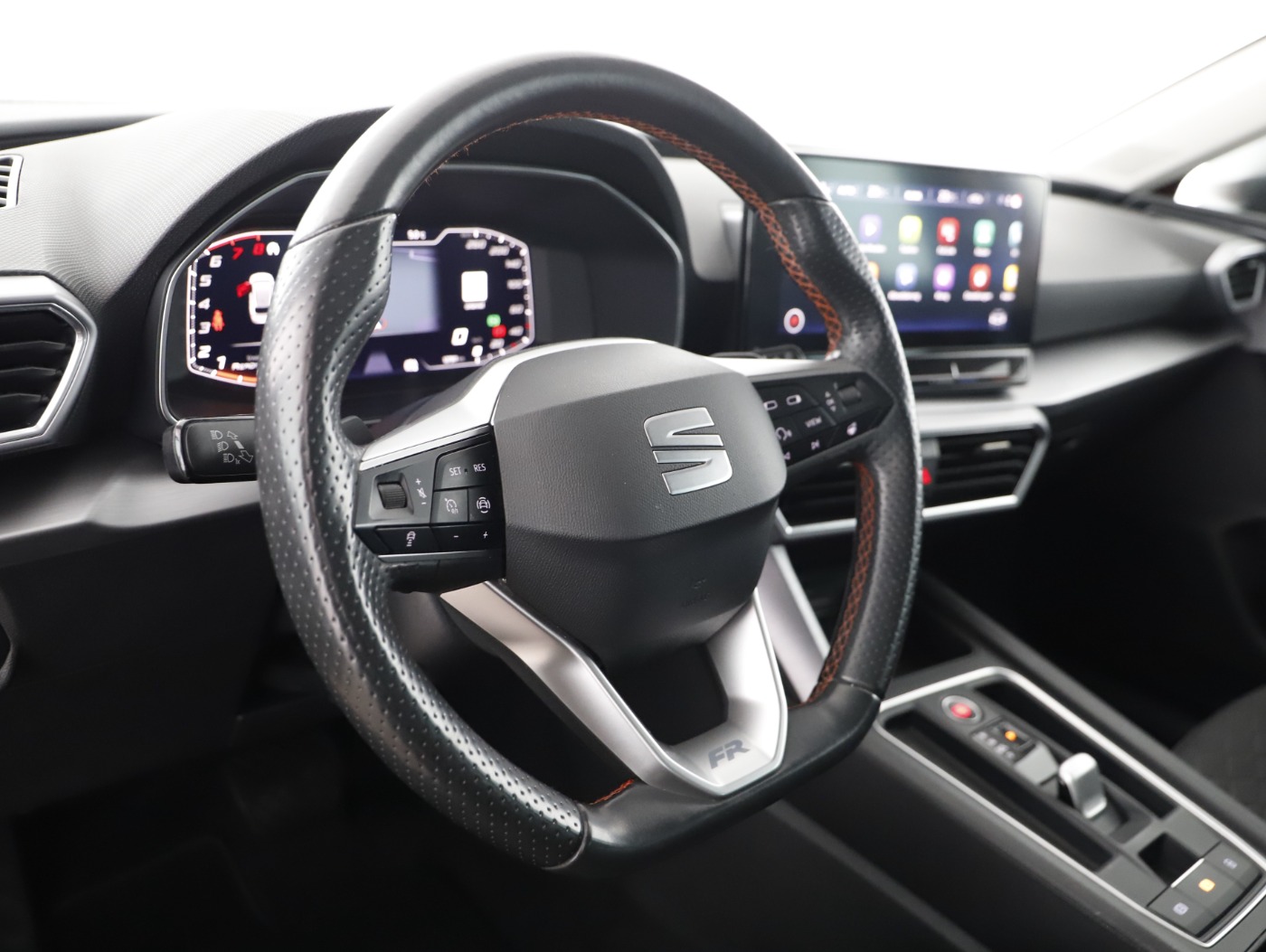 Seat Leon Sportstourer 1.5 eTSI FR | Bild 12 von 27