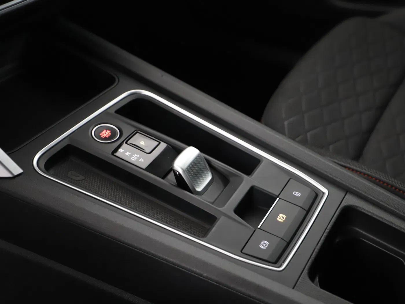 Seat Leon Sportstourer 1.5 eTSI FR | Bild 14 von 27