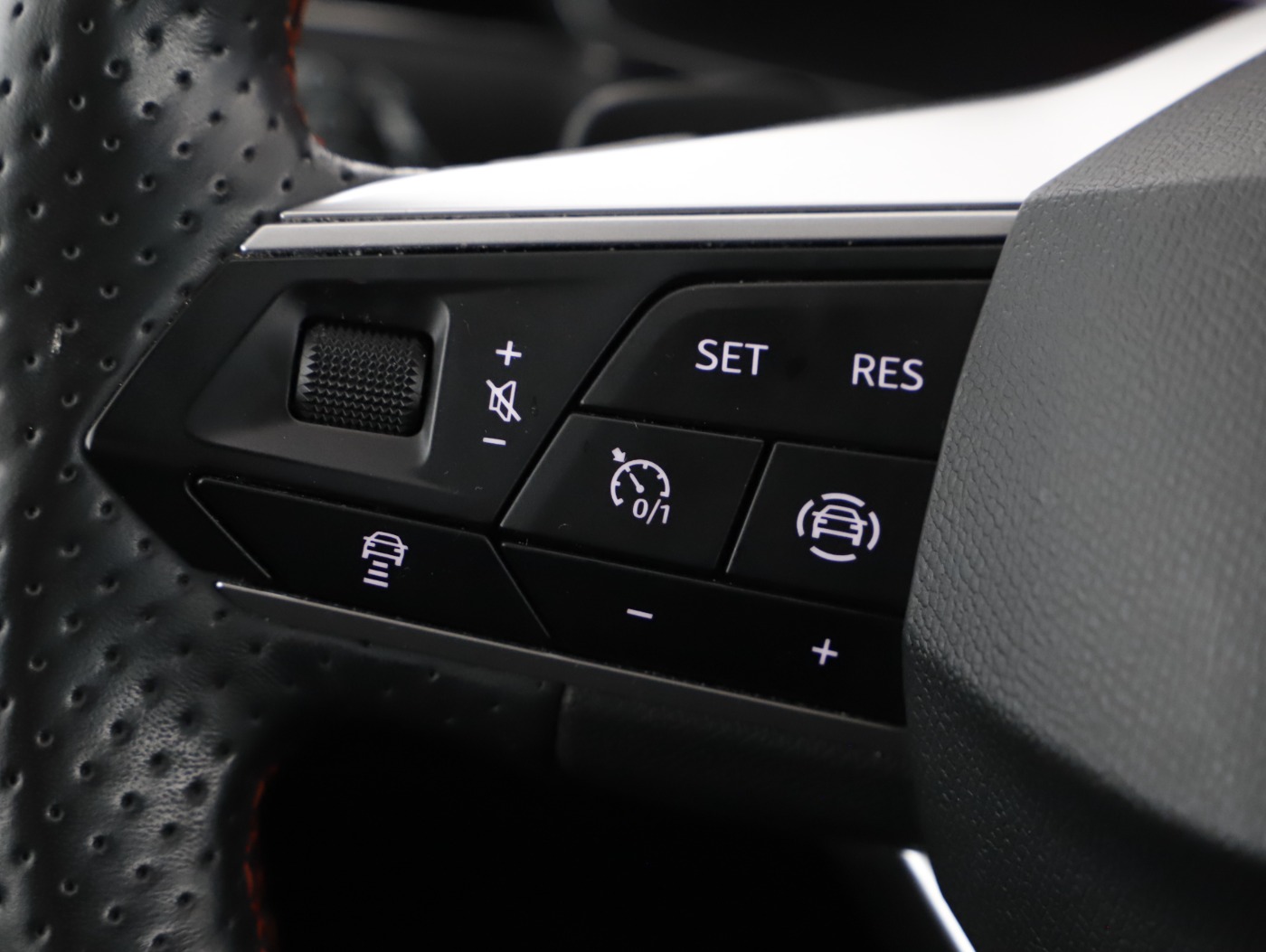 Seat Leon Sportstourer 1.5 eTSI FR | Bild 19 von 27