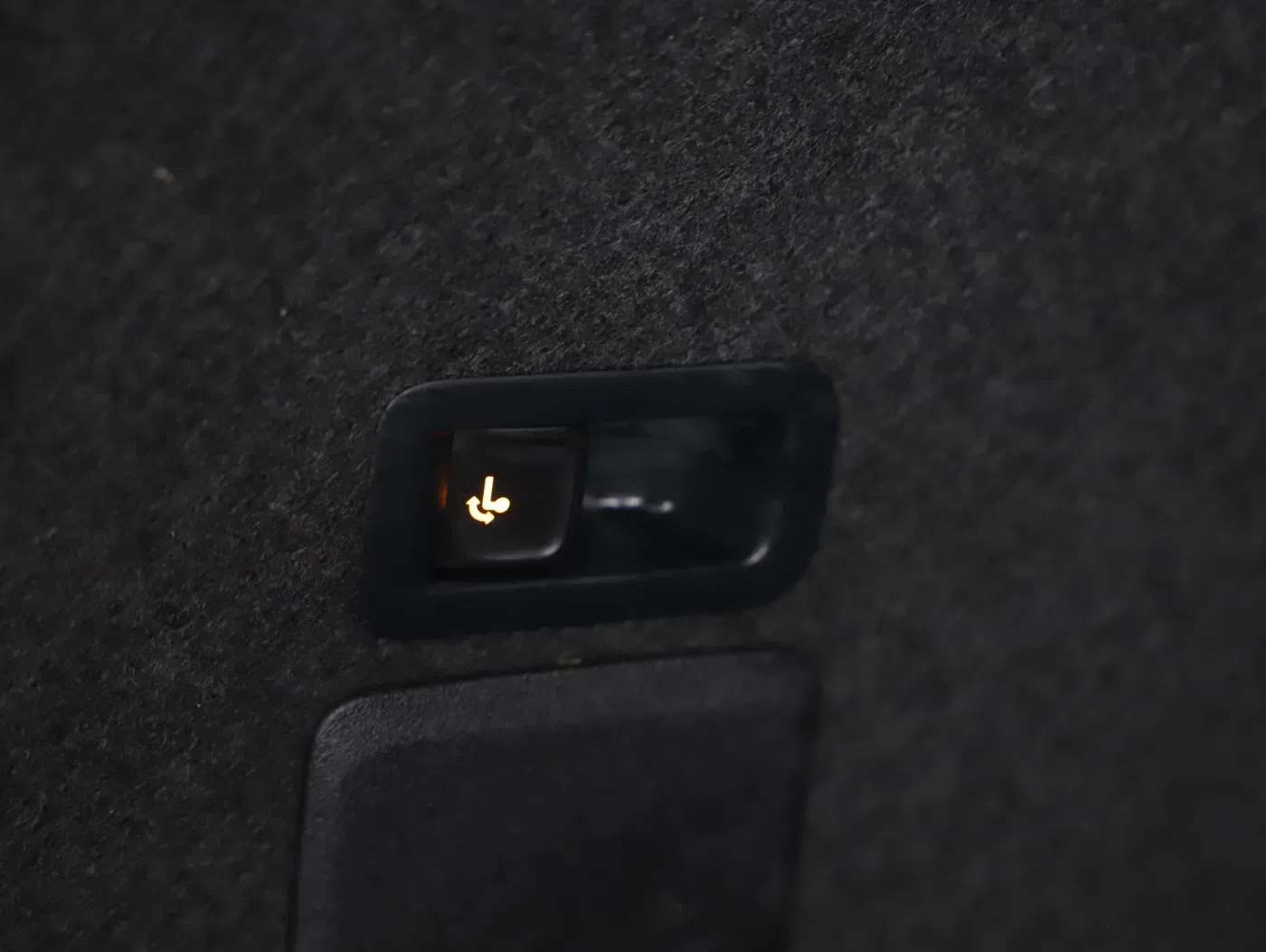 Seat Leon Sportstourer 1.5 eTSI FR | Bild 25 von 27