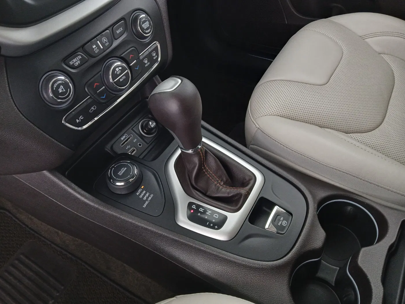 Jeep Cherokee 2.2 Overland | Bild 26 von 28