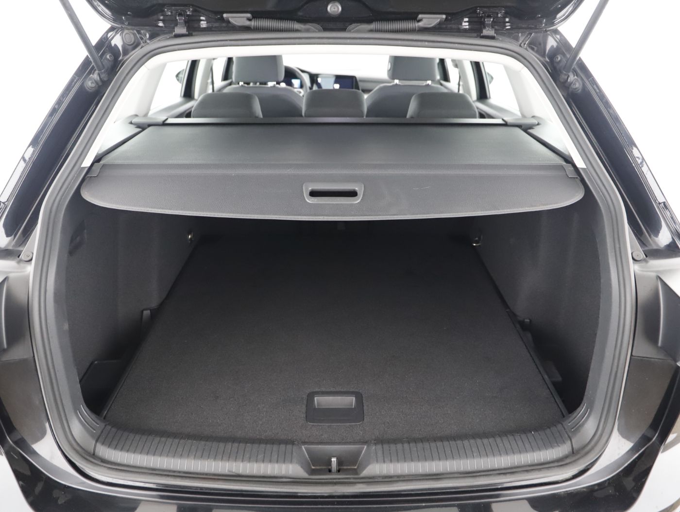 VW Golf VIII Variant 2.0 TDI Life | Bild 26 von 27