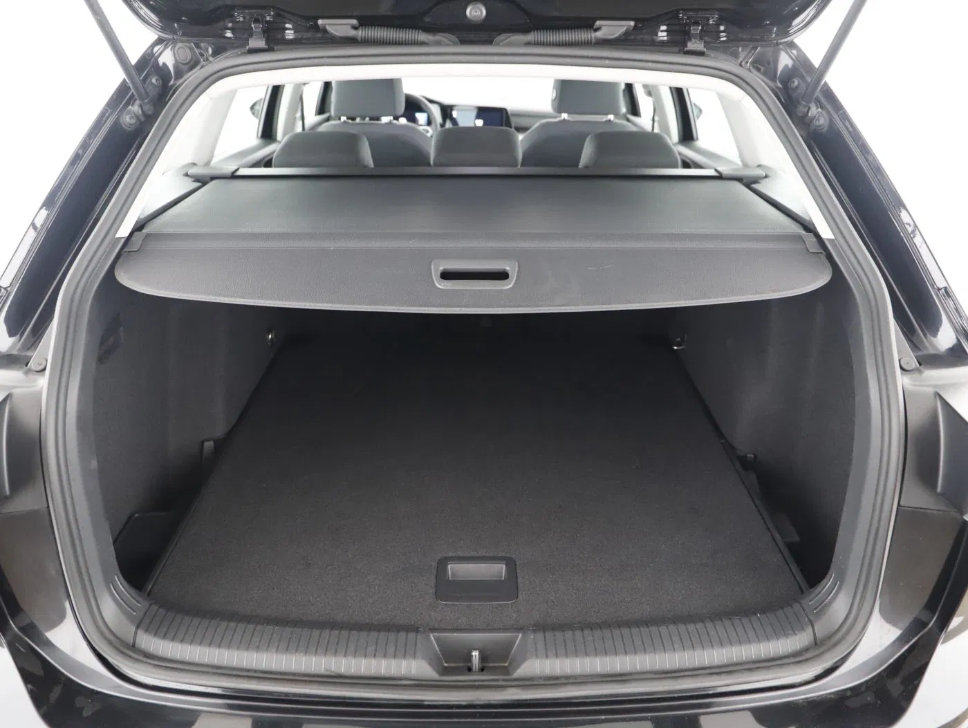 VW Golf VIII Variant 2.0 TDI Life | Bild 26 von 27