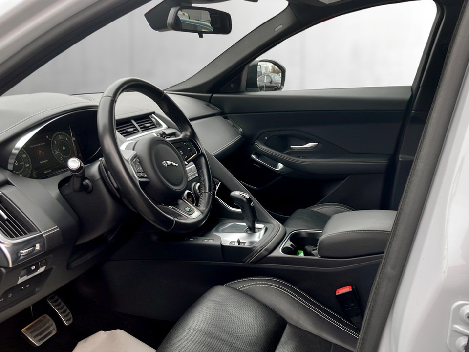 Jaguar E-Pace 2.0DI4 D180 R-Dynamic AWD Aut. | Bild 4 von 16