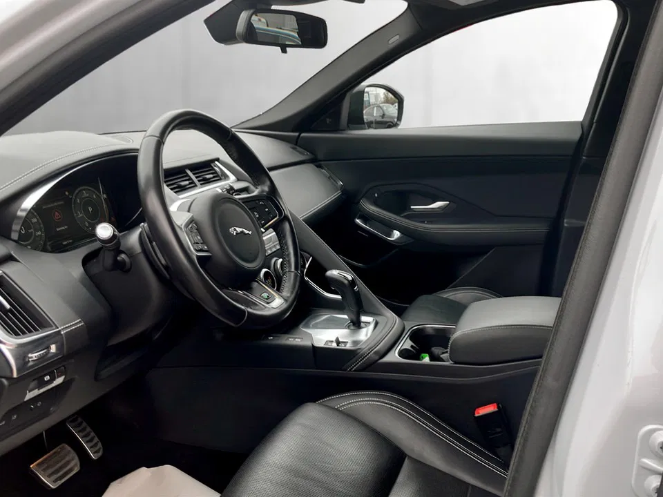 Jaguar E-Pace 2.0DI4 D180 R-Dynamic AWD Aut. | Bild 4 von 16