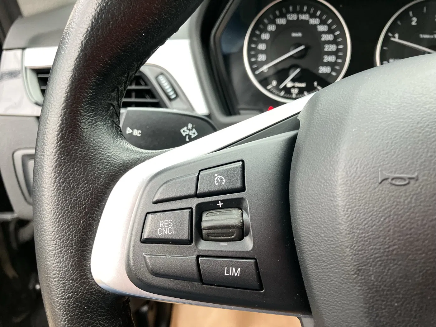 BMW X1 sDrive 18d Advantage | Bild 17 von 25