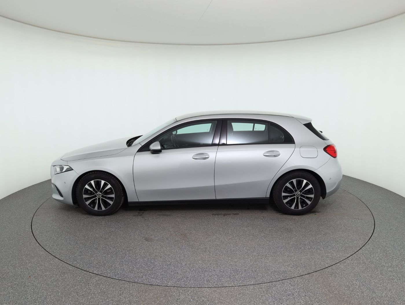 Mercedes-Benz A 180 d Aut. | Bild 9 von 25