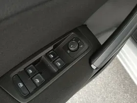 VW Touran 2.0 TDI BMT | Thumbnail 11 von 26