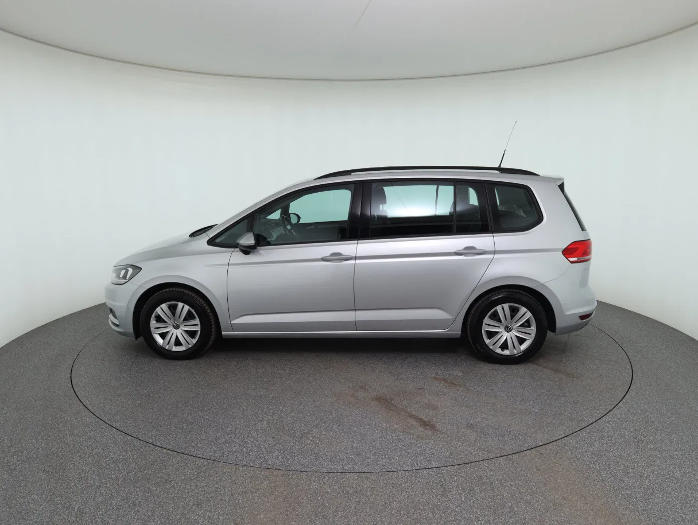 VW Touran 2.0 TDI BMT | Bild 9 von 26