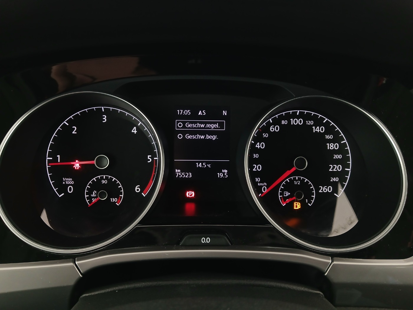 VW Touran 2.0 TDI BMT | Bild 16 von 26