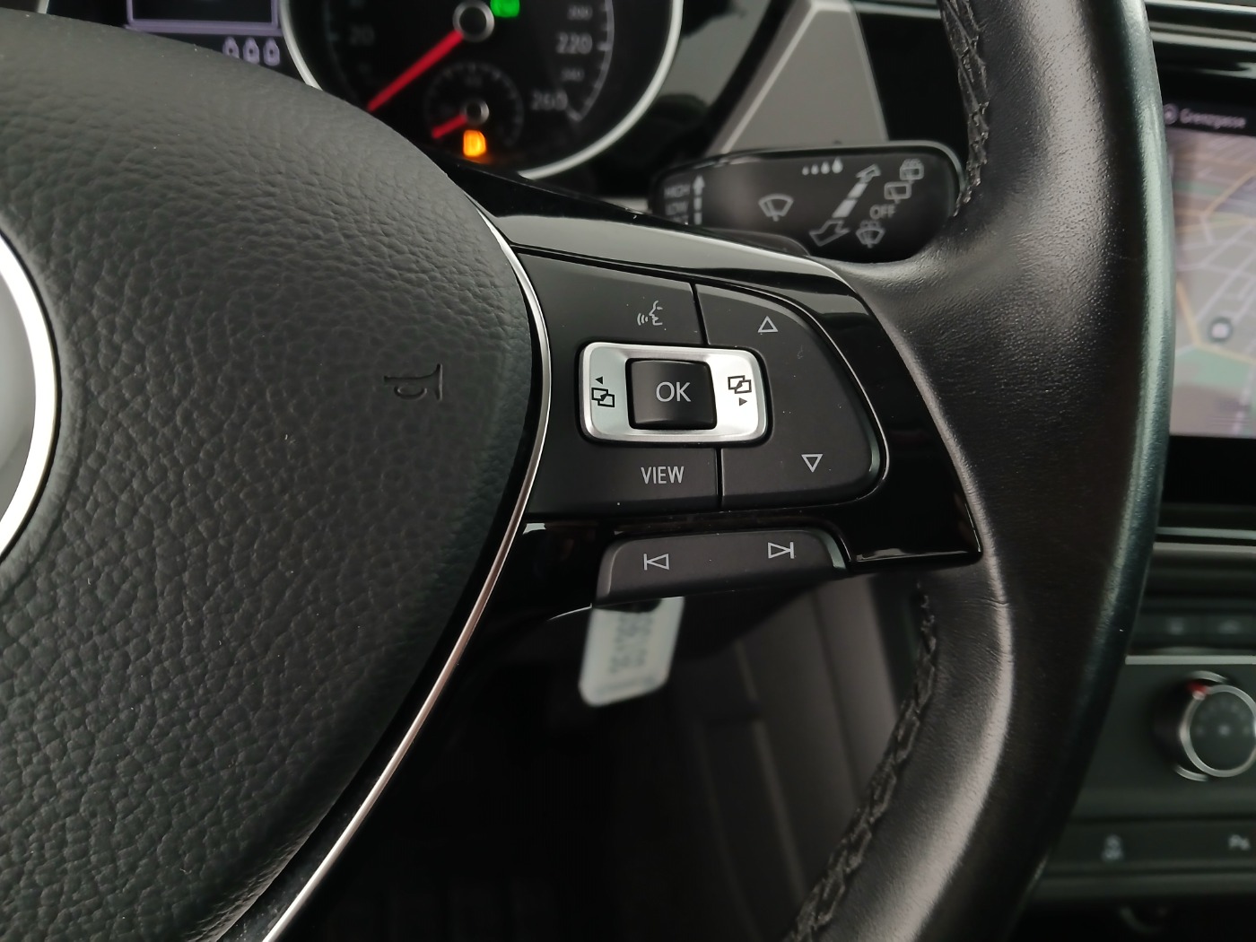 VW Touran 2.0 TDI BMT | Bild 18 von 26