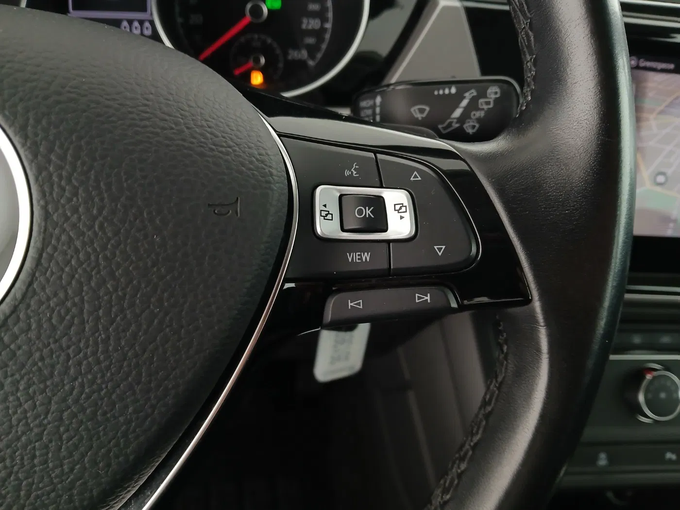 VW Touran 2.0 TDI BMT | Bild 18 von 26