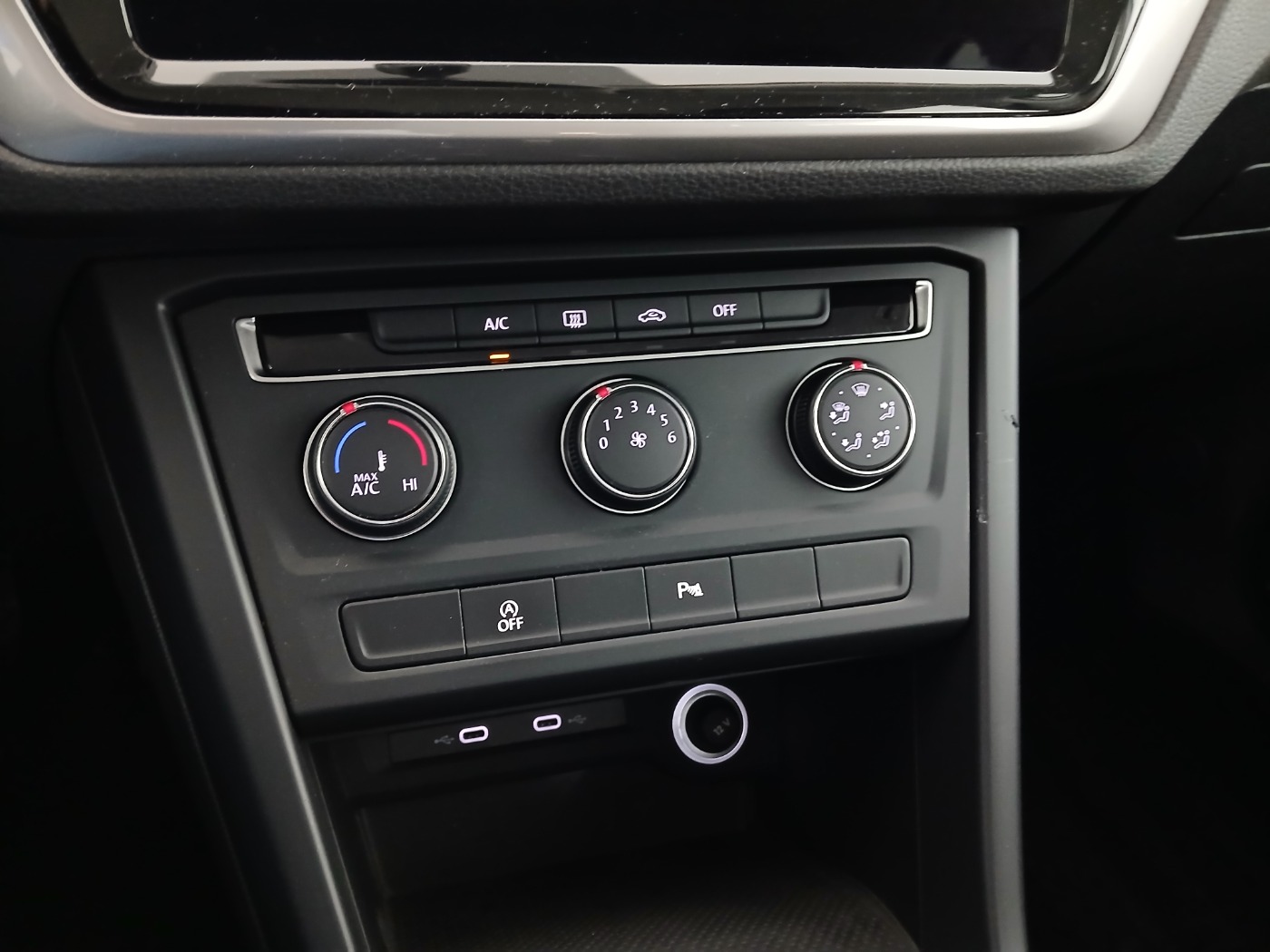 VW Touran 2.0 TDI BMT | Bild 23 von 26