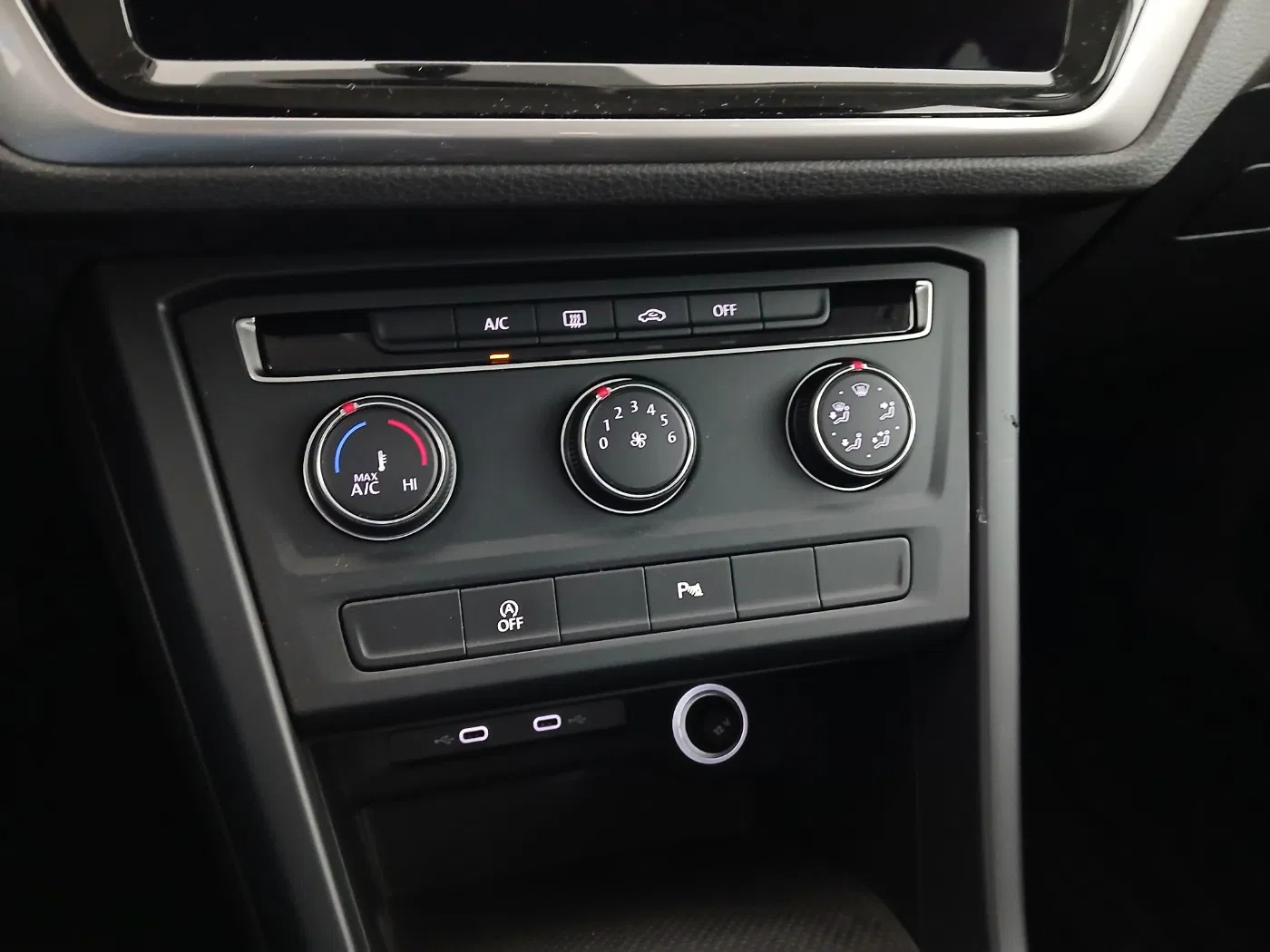 VW Touran 2.0 TDI BMT | Bild 23 von 26