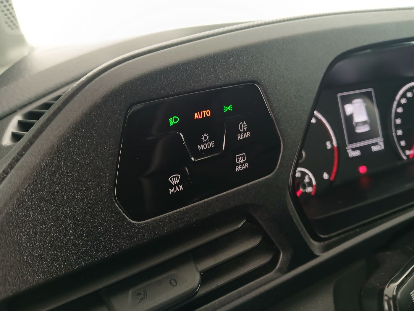 VW Caddy 2.0 TDI Cargo | Bild 13 von 22