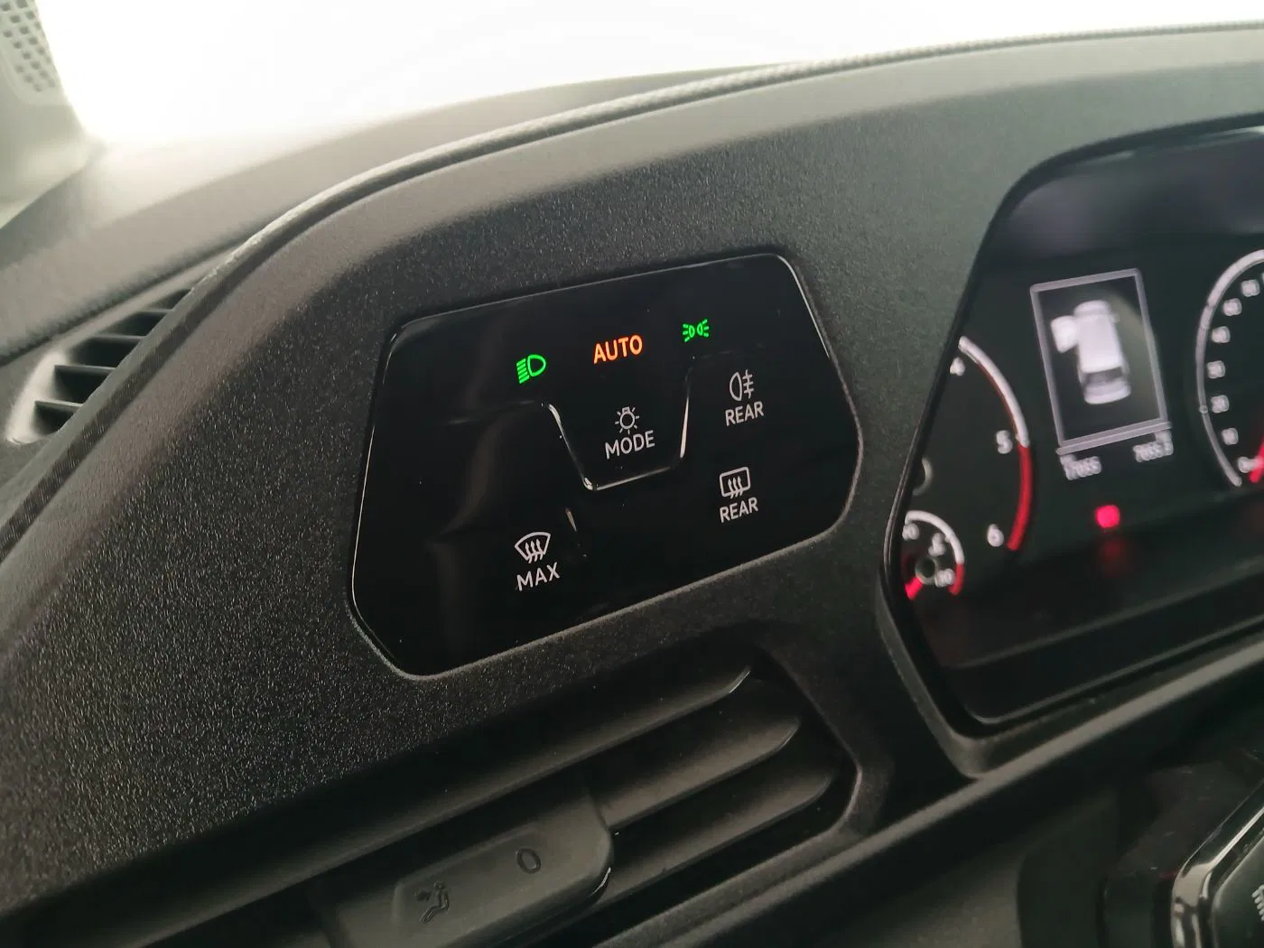 VW Caddy 2.0 TDI Cargo | Bild 13 von 22