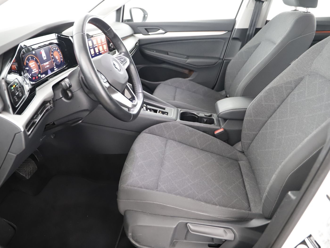 VW Golf VIII Var. 2.0 TDI DSG Life | Bild 10 von 23