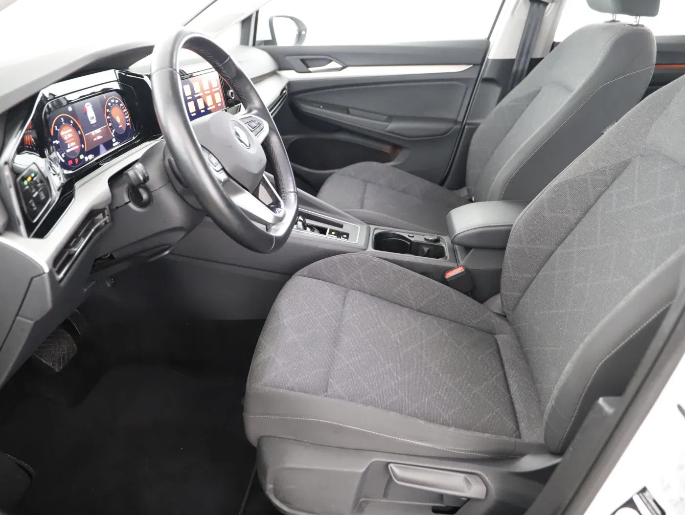 VW Golf VIII Var. 2.0 TDI DSG Life | Bild 10 von 23