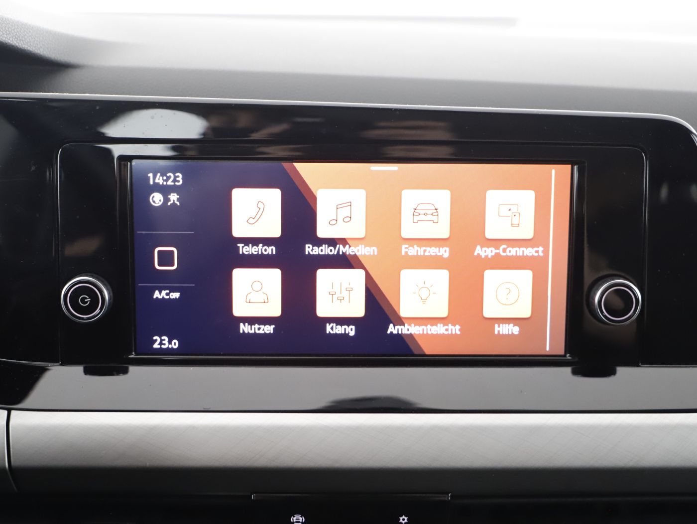 VW Golf VIII Var. 2.0 TDI DSG Life | Bild 16 von 23
