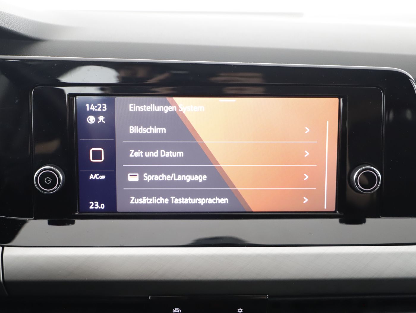 VW Golf VIII Var. 2.0 TDI DSG Life | Bild 17 von 23