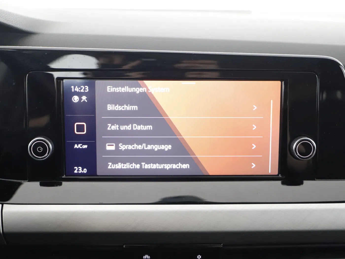 VW Golf VIII Var. 2.0 TDI DSG Life | Bild 17 von 23