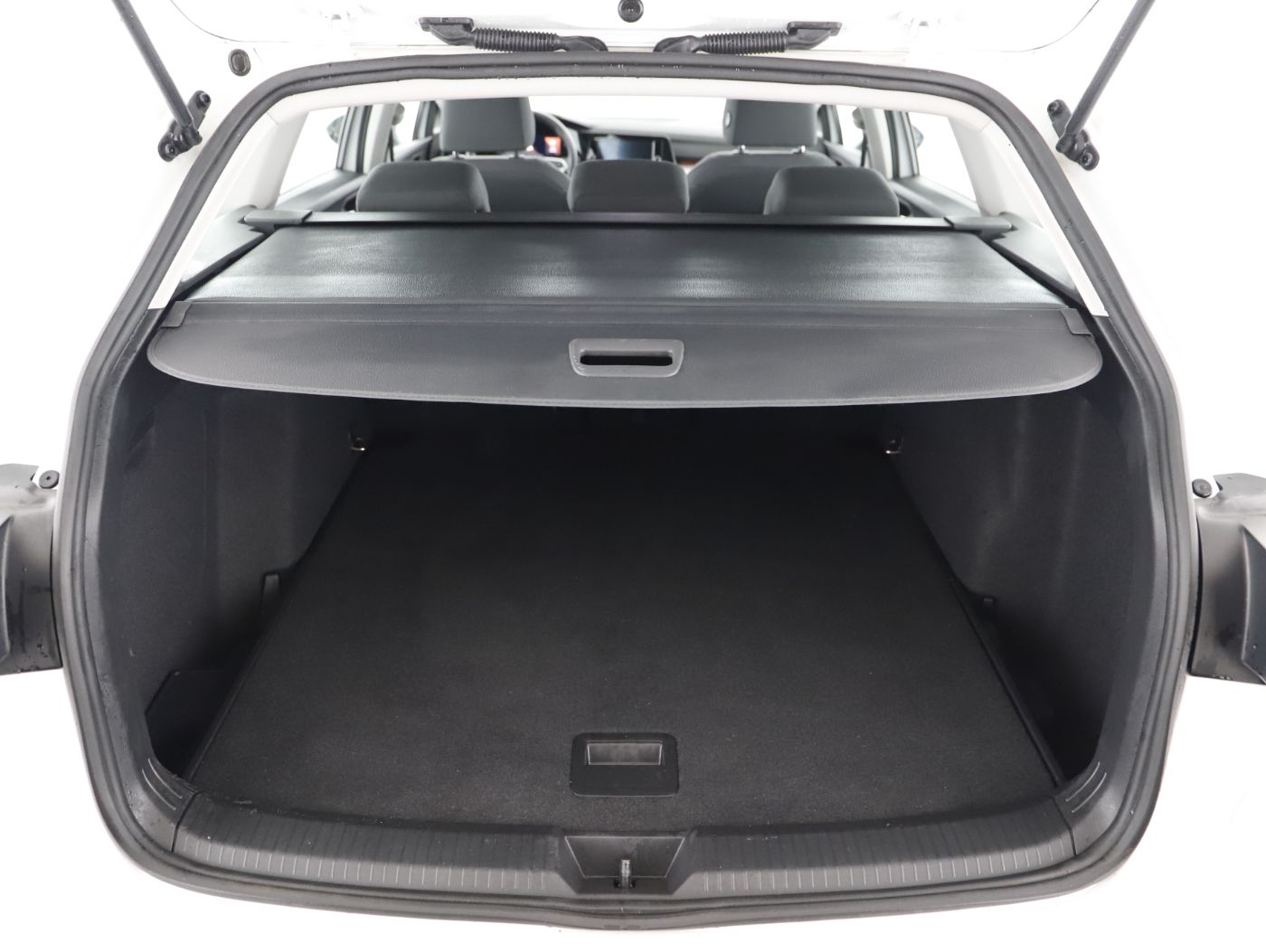 VW Golf VIII Var. 2.0 TDI DSG Life | Bild 22 von 23
