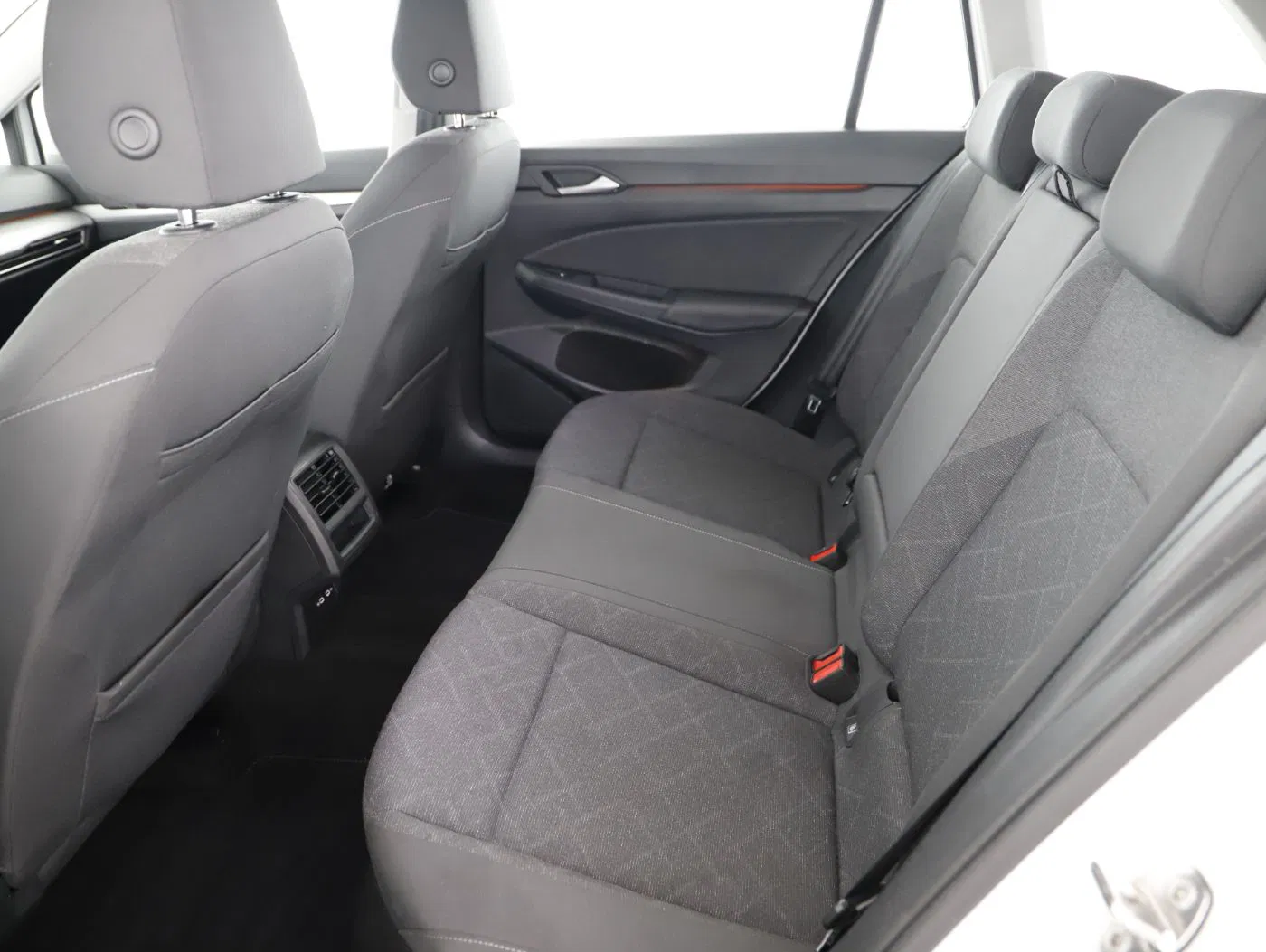 VW Golf VIII Variant 2.0 TDI Life | Bild 25 von 26