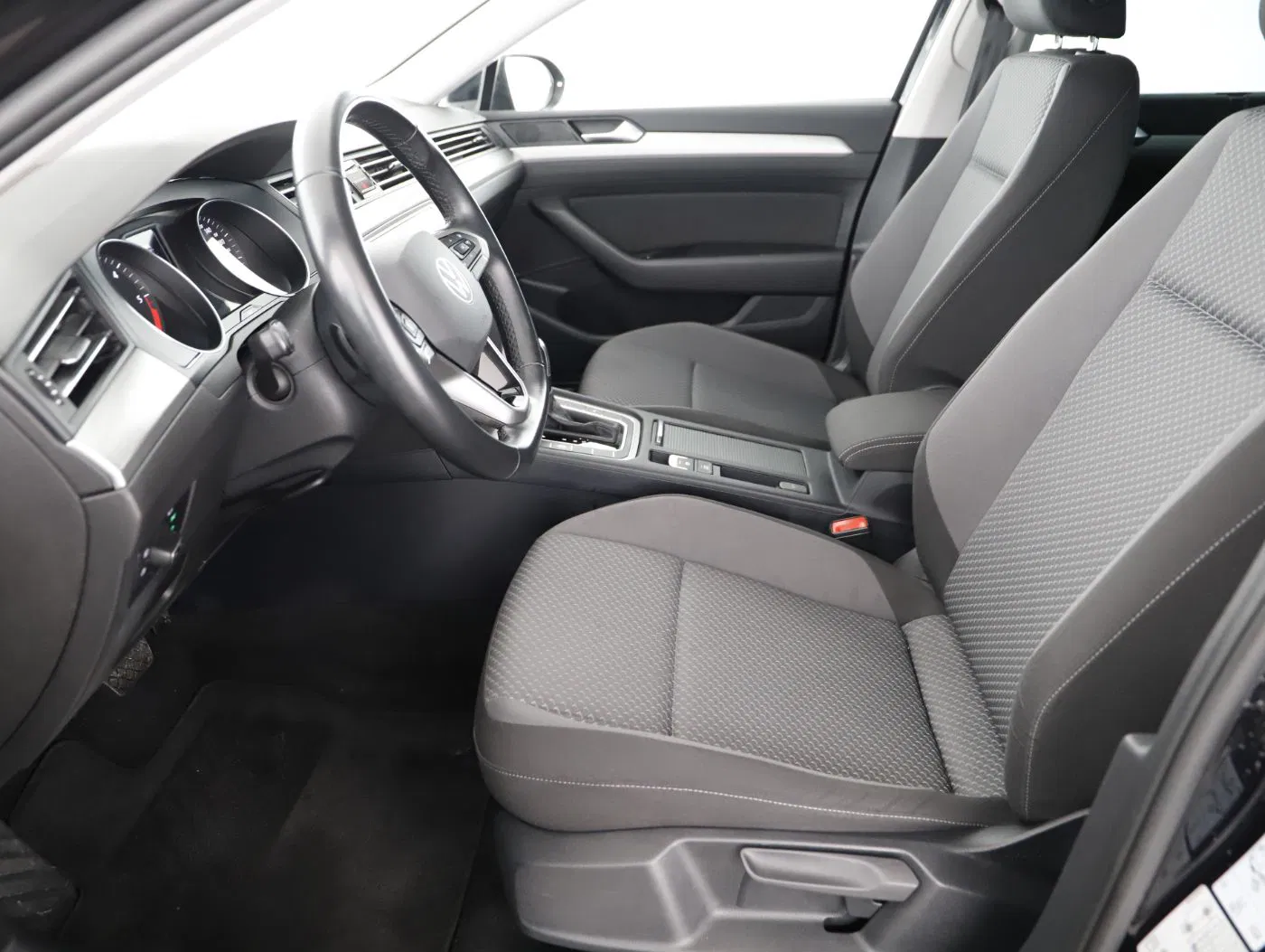 VW Passat Variant 2.0 TDI DSG | Bild 14 von 27