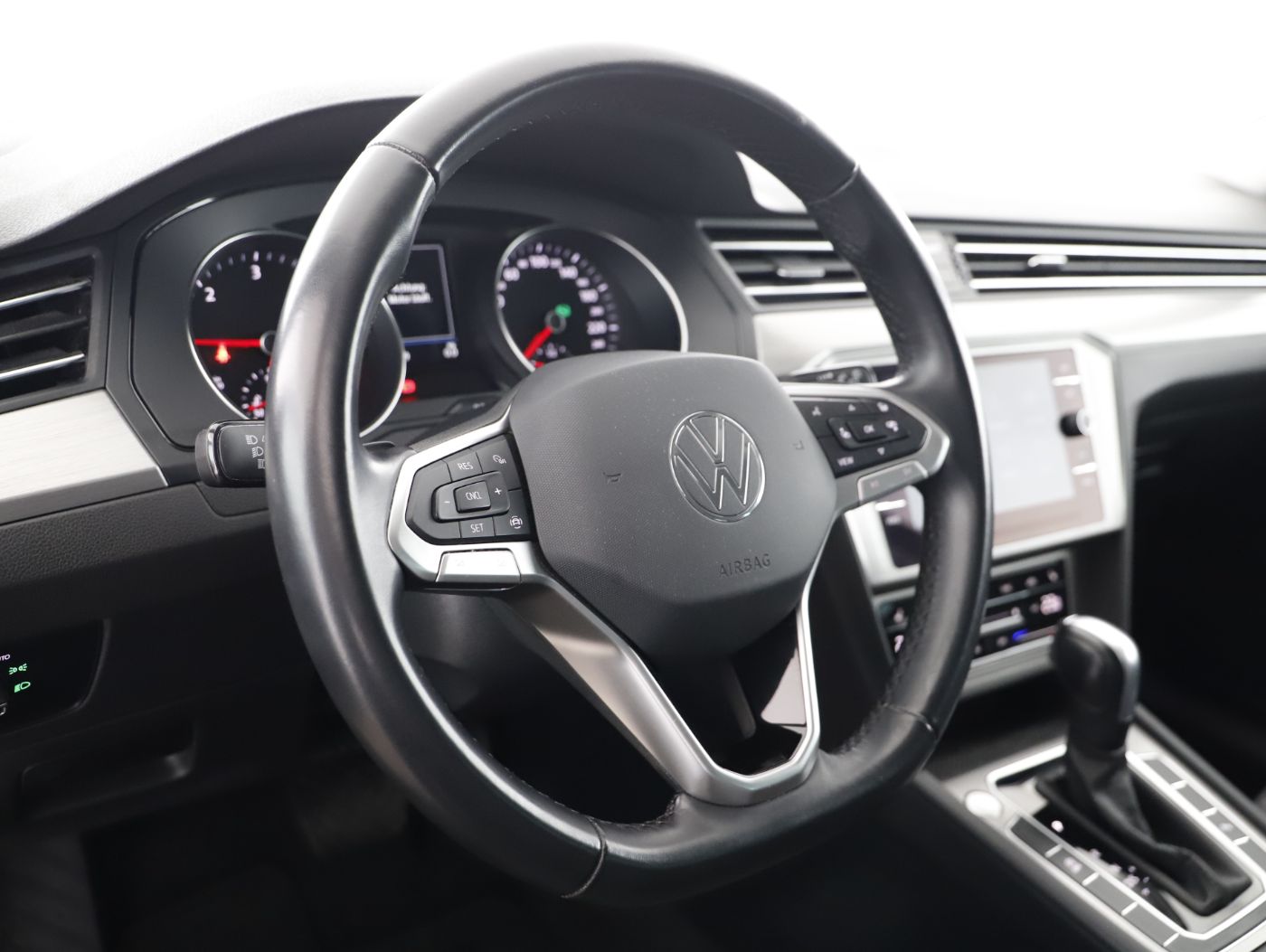 VW Passat Variant 2.0 TDI DSG | Bild 16 von 27