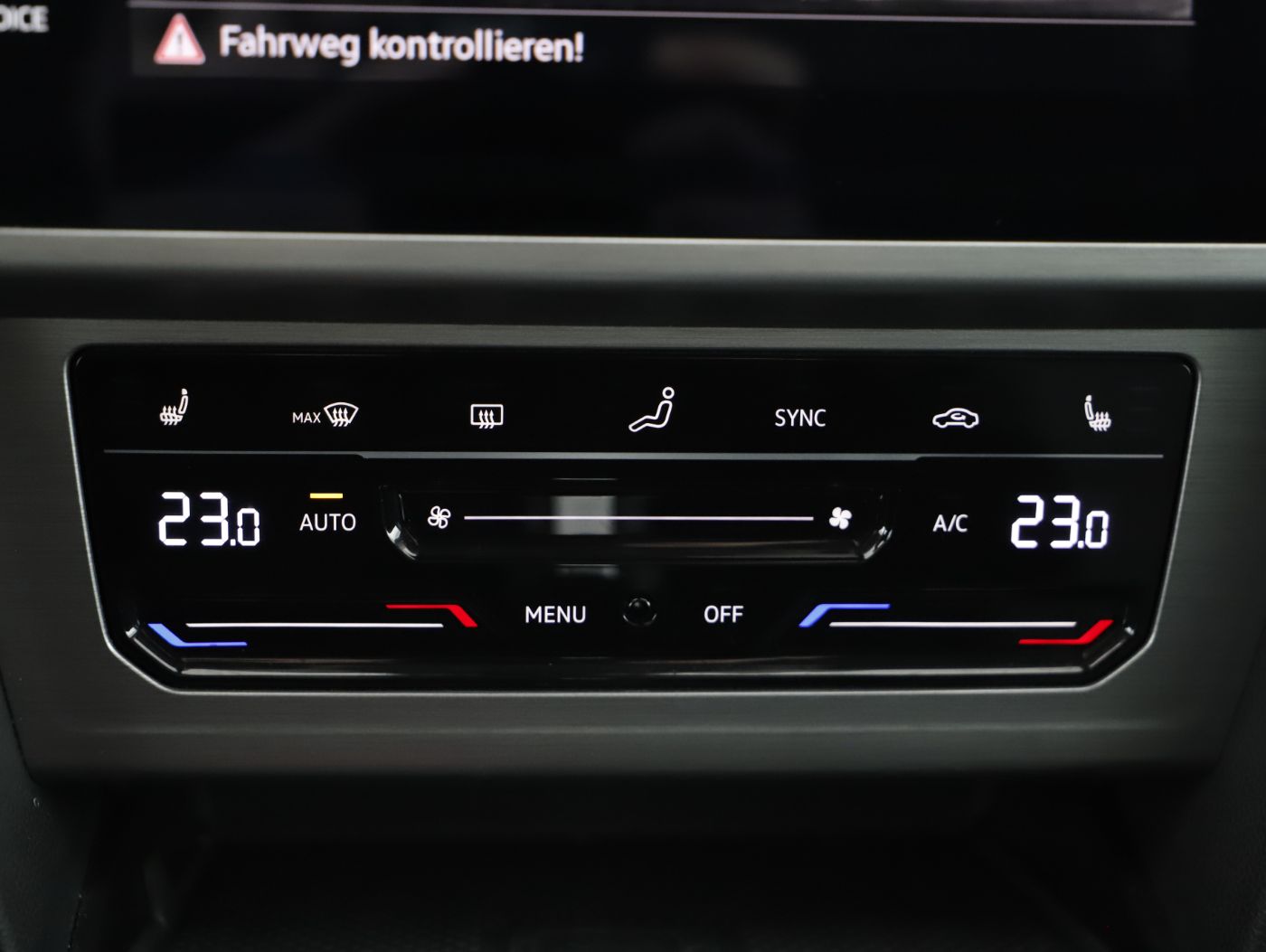 VW Passat Variant 2.0 TDI DSG | Bild 23 von 27