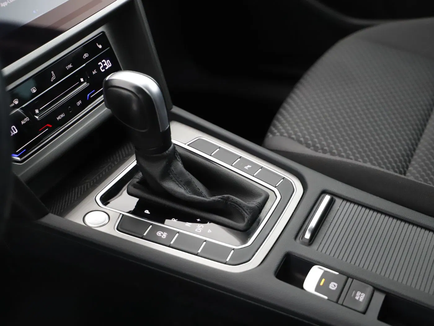 VW Passat Variant 2.0 TDI DSG | Bild 24 von 27