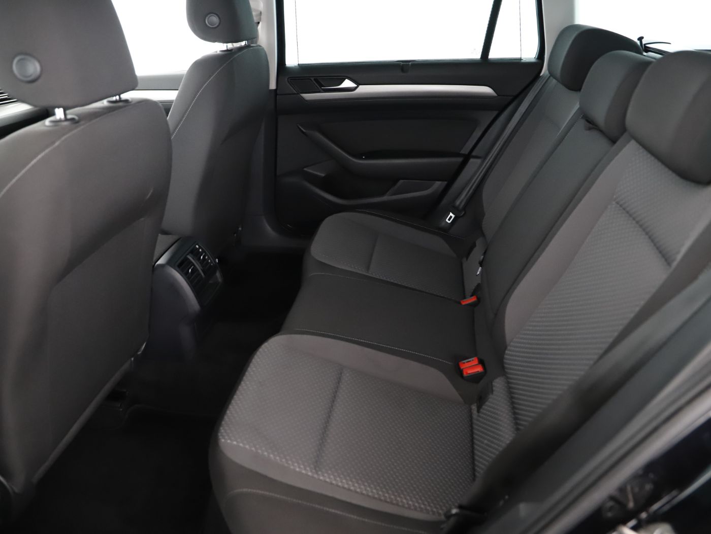 VW Passat Variant 2.0 TDI DSG | Bild 25 von 27