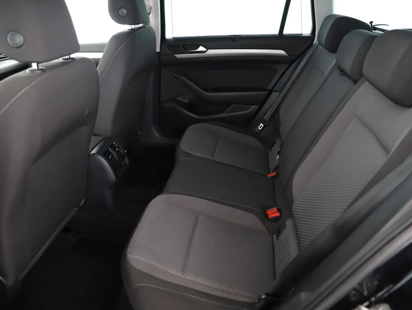 VW Passat Variant 2.0 TDI DSG | Bild 25 von 27