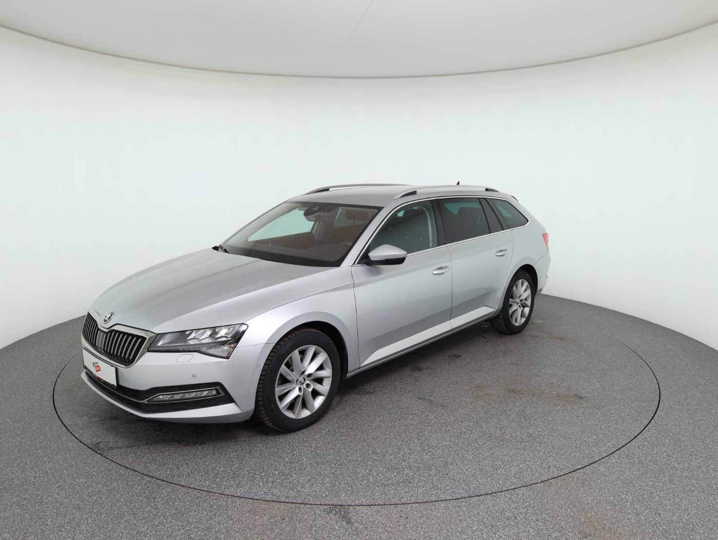 Skoda Superb Combi 2.0 TDI Style DSG | Bild 2 von 26
