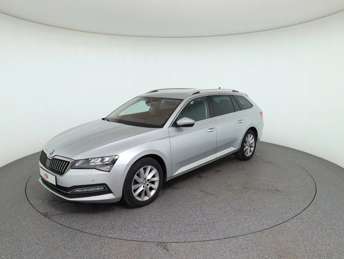 Skoda Superb Combi 2.0 TDI Style DSG | Bild 2 von 26