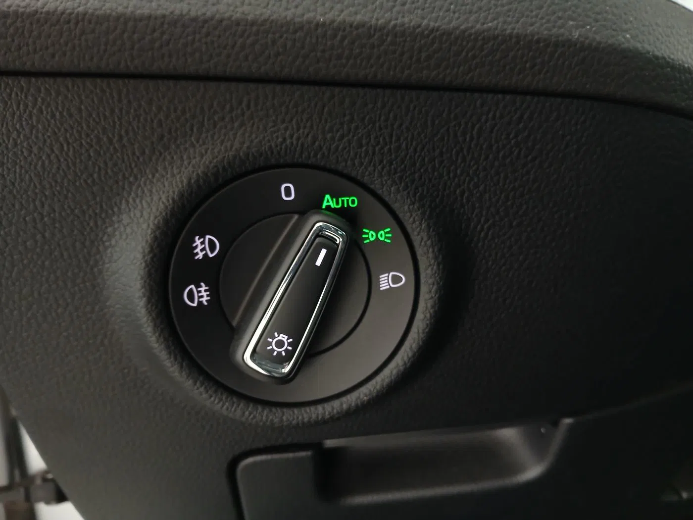 Skoda Superb Combi 2.0 TDI Style DSG | Bild 13 von 26