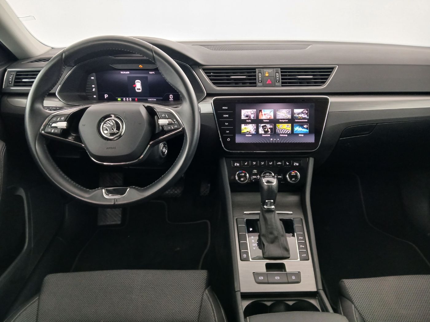 Skoda Superb Combi 2.0 TDI Style DSG | Bild 15 von 26