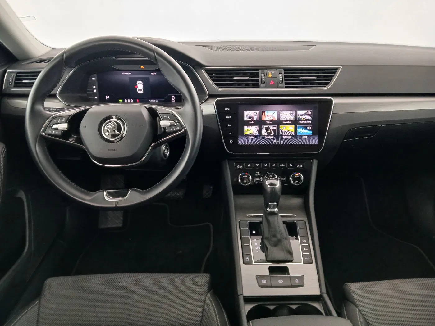 Skoda Superb Combi 2.0 TDI Style DSG | Bild 15 von 26