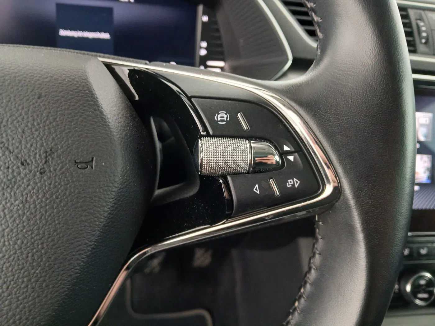 Skoda Superb Combi 2.0 TDI Style DSG | Bild 18 von 26